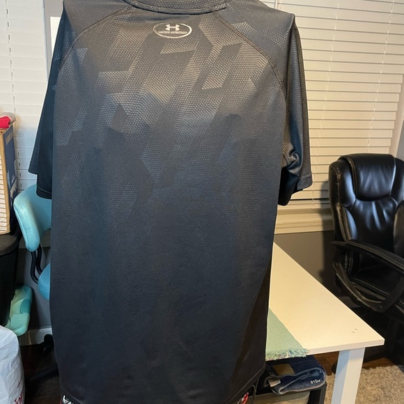 Under Armour Short Sleeve - Picture 4 of 9